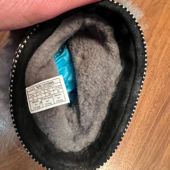 UGG Suede boots with fleece top + hanging Pom-poms - Picture 7 of 9